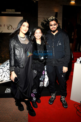 Photos: Shruti Haasan, Akshara Haasan, and others at the unveiling of Santanu Hazarika’s art exhibition ‘BLCK’
