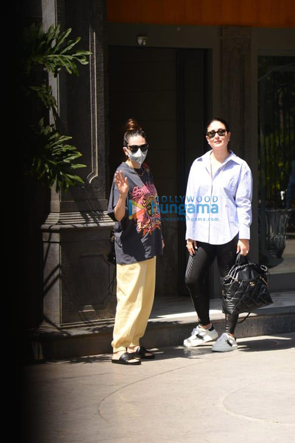 photos sisters kareena kapoor khan and karisma kapoor snapped along with jehangir ali khan at their father randhir kapoors residence in bandra 2 photos sisters kareena kapoor khan and karisma kapoor snapped along with jehangir ali khan at their father randhir kapoors residence in bandra 2
