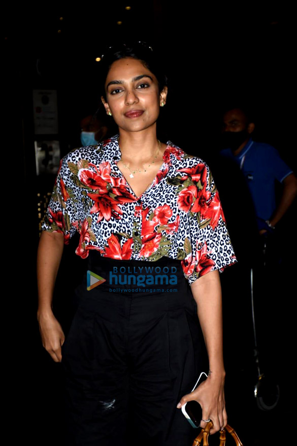 Photos: Sobhita Dhulipala keeps it casual as she arrives in Mumbai from Sri Lanka Photos: Sobhita Dhulipala keeps it casual as she arrives in Mumbai from Sri Lanka