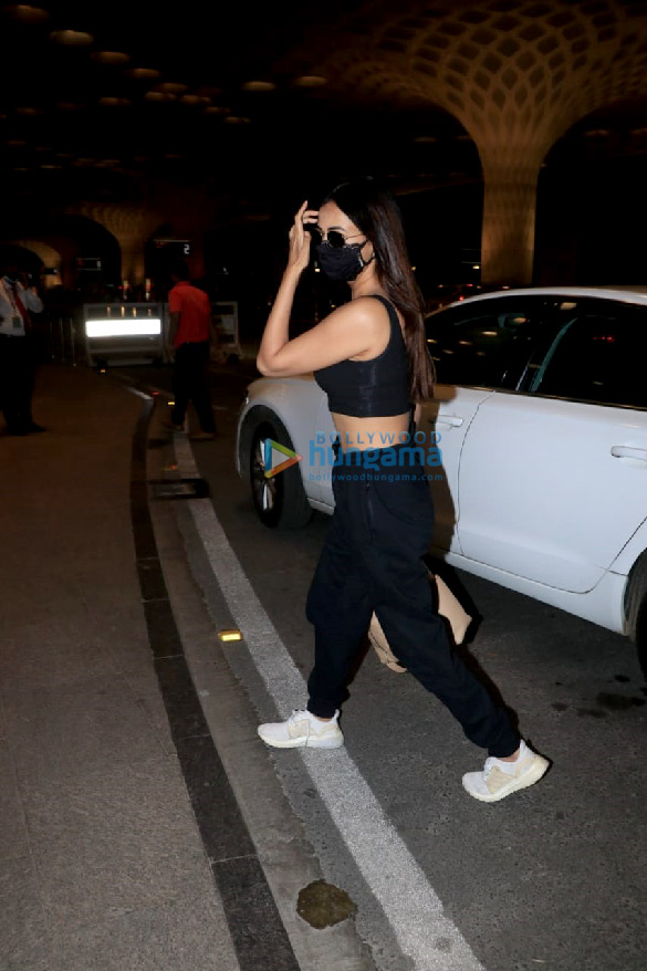 photos sonal chauhan snapped at the airport 6