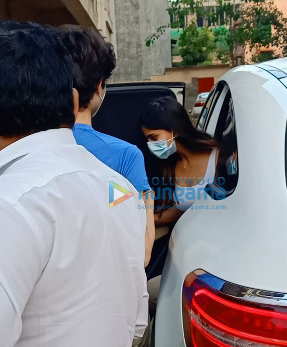 photos suhana khan snapped in bandra 3