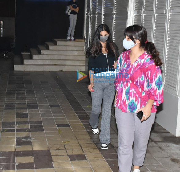 Photos: Suhana Khan, who is rumoured to make her debut with the Indian adaptation of Archies spotted outside a dance class in Khar with filmmaker Zoya Akhtar Photos: Suhana Khan, who is rumoured to make her debut with the Indian adaptation of Archies spotted outside a dance class in Khar with filmmaker Zoya Akhtar