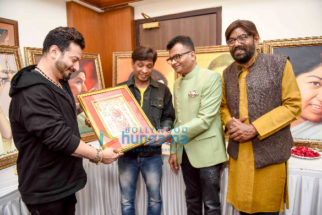 Photos: Sunil Pal, Rishabh Tandon, Shikha Malhotra, Sakshi Holka grace Aneel Murarka’s painting exhibition featuring portraits of the late Lata Mangeshkar