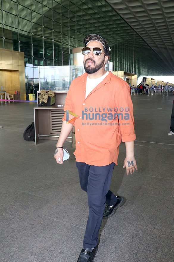 photos tara sutaria shraddha kapoor bhushan kumar and others make a travel at leasure style statement at the airport 7
