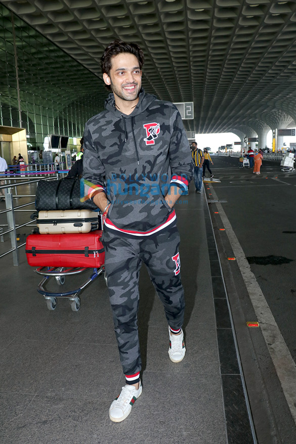 photos tara sutaria shraddha kapoor bhushan kumar and others make a travel at leasure style statement at the airport1 2