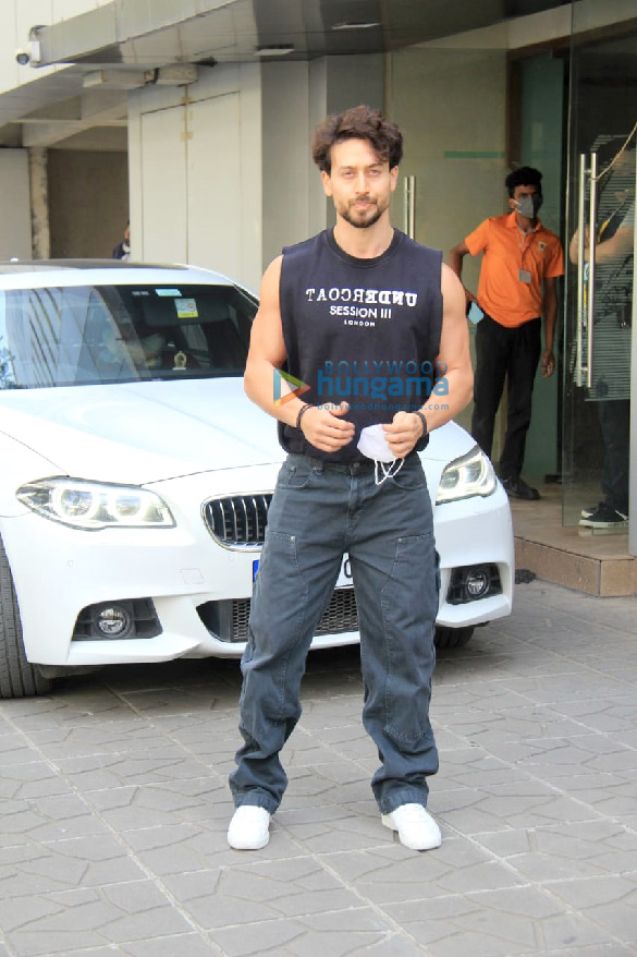 photos tiger shroff snapped at jam8 studio in andheri 4