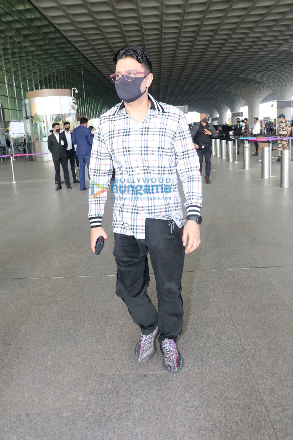 photos urvashi rautela badshah bhushan kumar and shweta bachchan nanda snapped at the airport 3