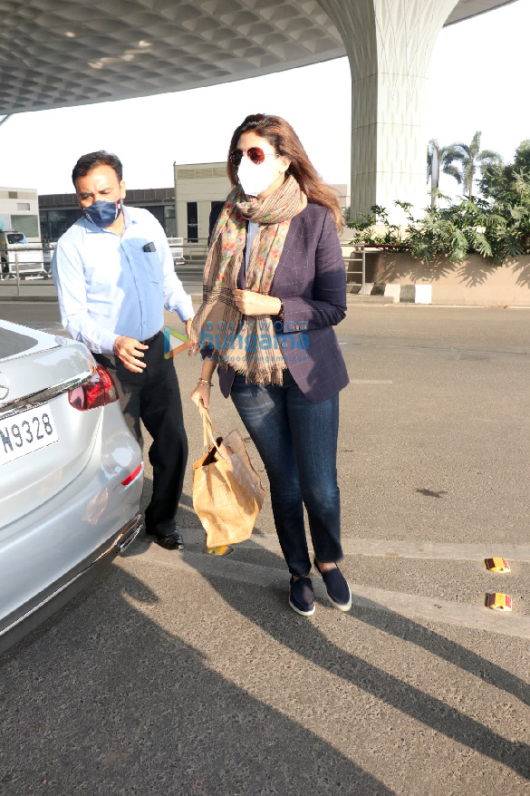 photos urvashi rautela badshah bhushan kumar and shweta bachchan nanda snapped at the airport 4