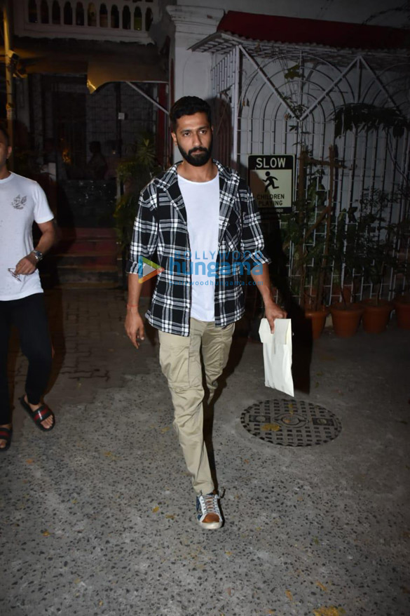 photos vicky kaushal ritesh sidhwani snapped at rakeysh omprakash mehras office 4