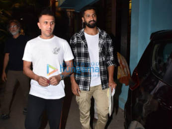 Photos Vicky Kaushal, Ritesh Sidhwani snapped at Rakeysh Omprakash Mehra's office (5)