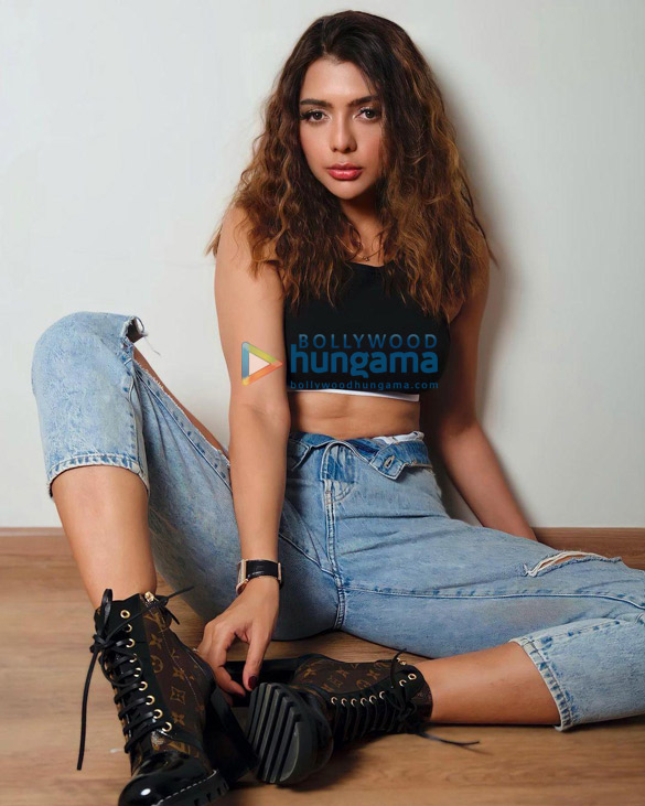 ruhi singh 4 17