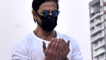 Shah Rukh Khan receives massive support from all across for offering dua at Lata Mangeshkar’s state funeral