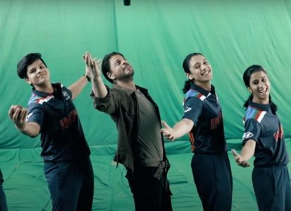 Shah Rukh Khan teaches his iconic pose to members of India's women's  cricket team in BTS of Hyundai ad