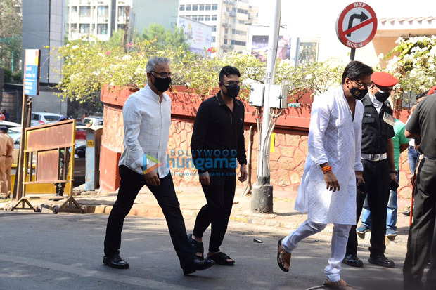RIP Lata Mangeshkar: Amitabh Bachchan, Shraddha Kapoor, Sanjay Leela Bhansali, Anupam among others arrive at singer's residence to pay last respects 