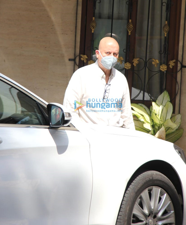 RIP Lata Mangeshkar: Amitabh Bachchan, Shraddha Kapoor, Sanjay Leela Bhansali, Anupam among others arrive at singer's residence to pay last respects 