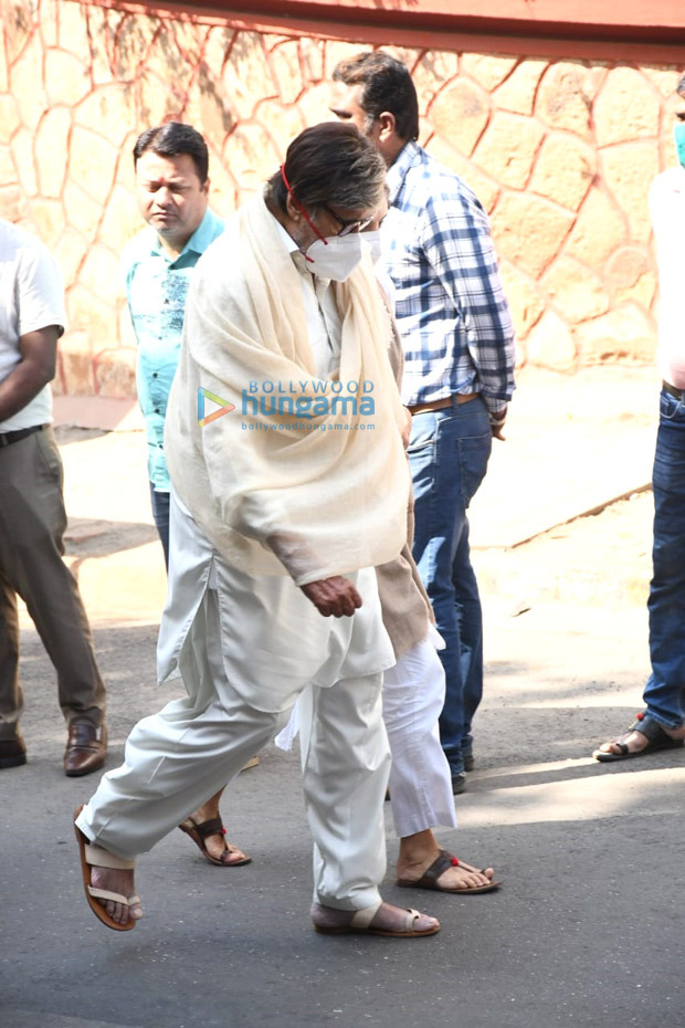 RIP Lata Mangeshkar: Amitabh Bachchan, Shraddha Kapoor, Sanjay Leela Bhansali, Anupam among others arrive at singer's residence to pay last respects 
