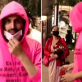 Kartik Aaryan gets chased by female fans holding roses at the airport; paparazzo asks the girls to go on one knee and propose