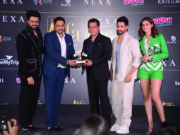 Salman Khan reveals Devi Sri Prasad, Shreya Ghoshal, and Tanishk Bagchi along with Varun Dhawan and Ananya Panday will be performing at IIFA 2022 Salman Khan reveals Devi Sri Prasad, Shreya Ghoshal, and Tanishk Bagchi along with Varun Dhawan and Ananya Panday will be performing at IIFA 2022
