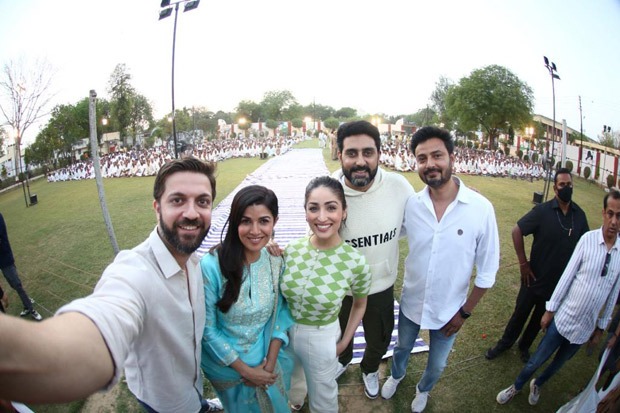 Abhishek Bachchan keeps his promise as he screens Dasvi for first time in Agra Central jail; Yami Gautam, Nimrat Kaur accompany