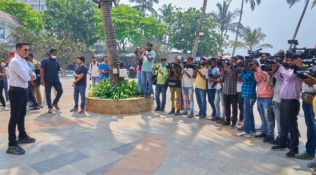 Akshay Kumar appreciates paparazzi amid Bachchhan Paandey promotions