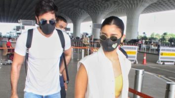 Alia Bhatt laughs at boyfriend Ranbir Kapoor’s hilarious reply to paparazzi who asked them to stop and pose; watch