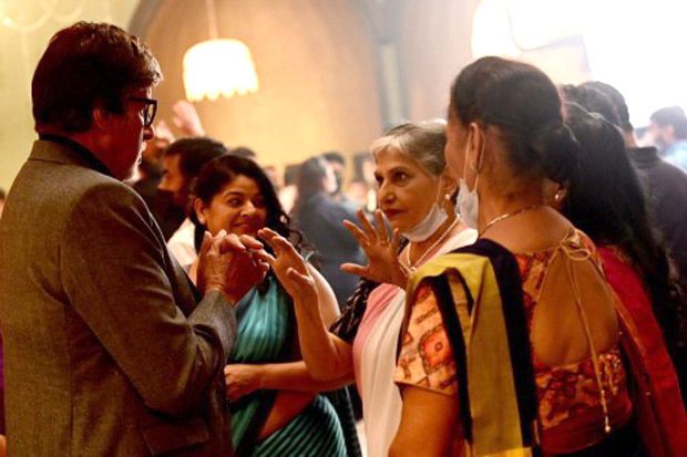 Amitabh Bachchan interacts with aged junior artists, says, "Actors and actresses have come and gone, but they remain in every frame"