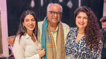 Boney Kapoor poses for a picture-perfect moment with daughters Anshula and Khushi Kapoor; gets photobombed by Anil Kapoor