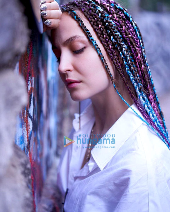 elli avrram 1 11