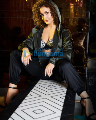Celebrity Photos of Elli AvrRam