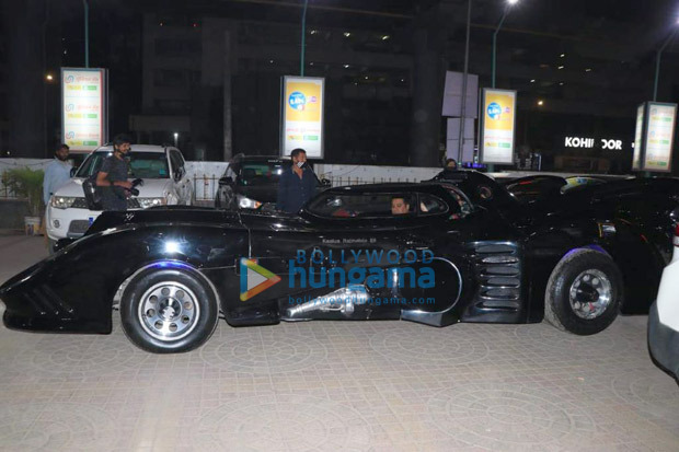 Heropanti 2 director Ahmed Khan and his family arrive in a Batmobile to ...