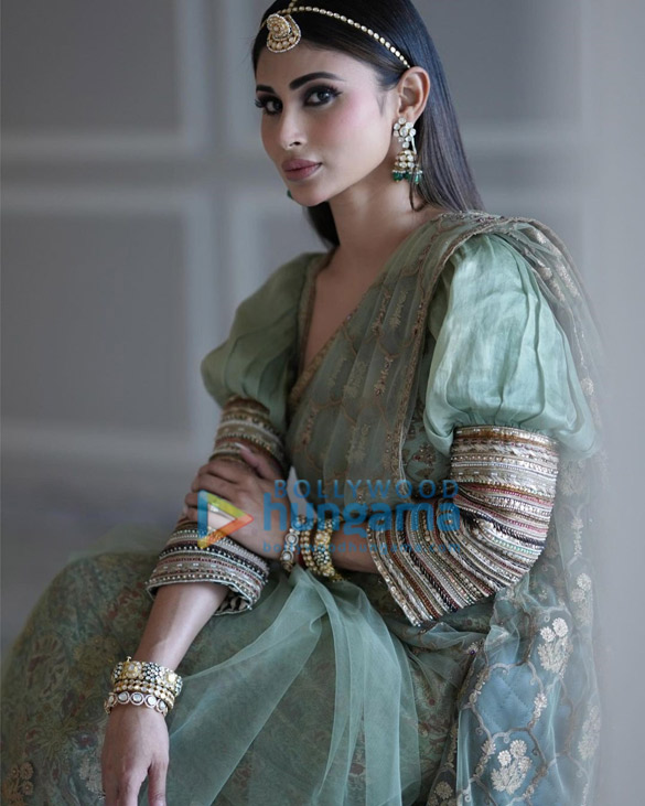mouni roy 2 93