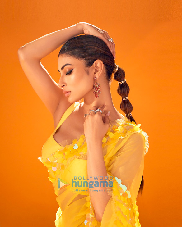 mouni roy 3 68