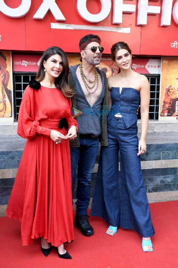 Photos: Akshay Kumar, Kriti Sanon, and Jacqueline Fernandez open the advance bookings for Bachchhan Paandey at Gaiety Galaxy