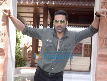 Photos: Akshay Kumar and Kriti Sanon strike a pose in Delhi as they promote their film Bachchhan Paandey