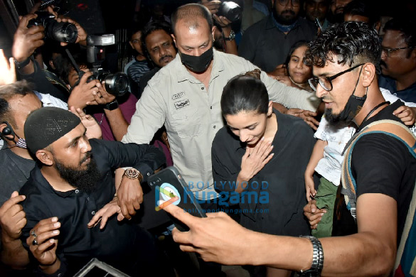 photos alia bhatt snapped after a shoot in bandra 6