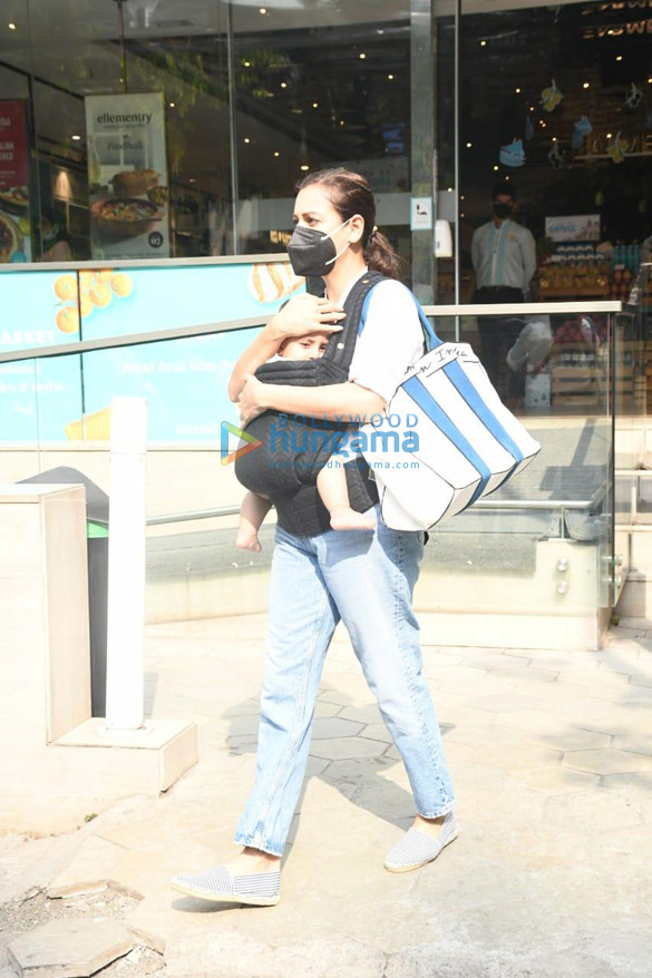 photos dia mirza snapped with her child at food hall 1