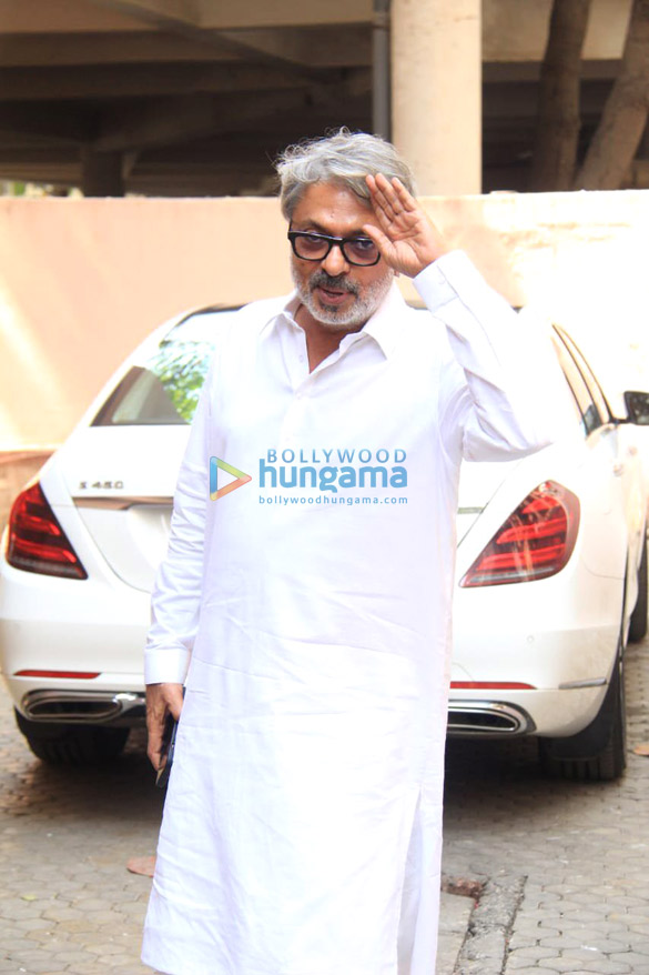photos gangubai kathiawadi actor director duo alia bhatt and sanjay leela bhansali twin in white as they get snapped in juhu 4