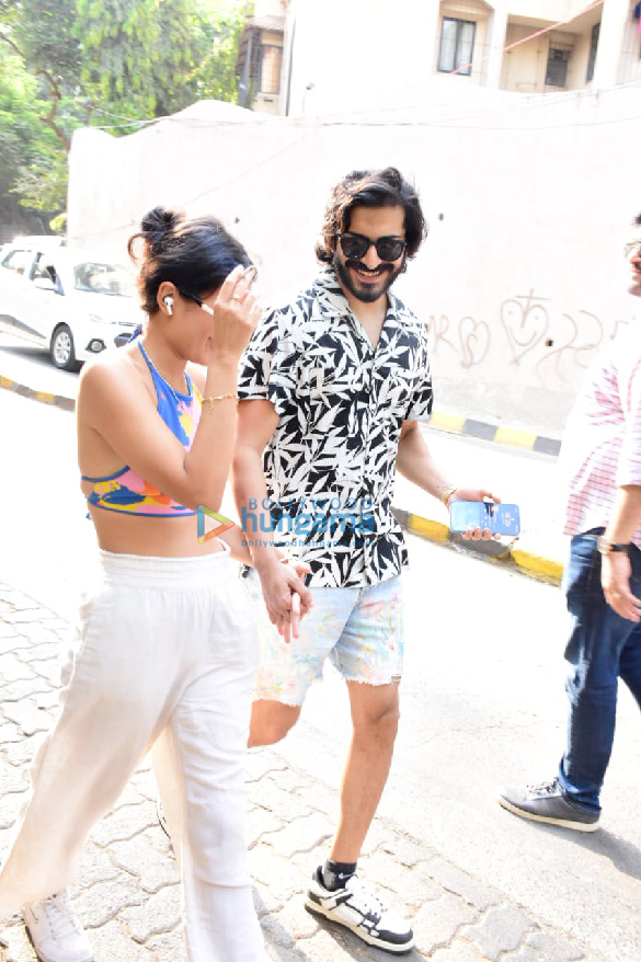 Photos: Harsh Varrdhan Kapoor spotted with his girlfriend in Bandra Photos: Harsh Varrdhan Kapoor spotted with his girlfriend in Bandra