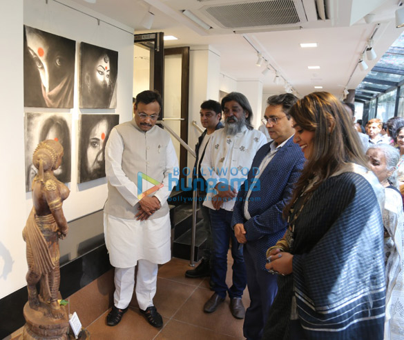 photos jackie shroff looks dapper in white as he graces a painting exhibition to support his friends gautam and rupali patole 5