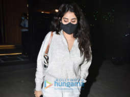 Photos: Janhvi Kapoor sports a casual attire as she gets snapped at Mizu in Bandra