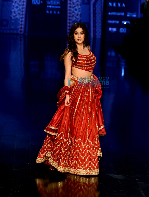 Photos: Janhvi Kapoor walks for Punit Palana at Lakme Fashion Week 2022