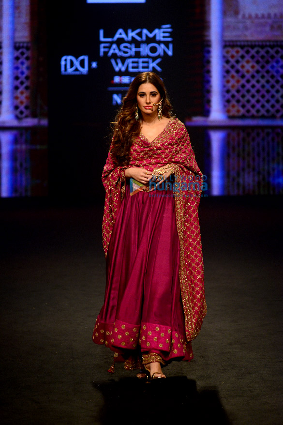 photos kangana ranaut pooja hegde nargis fakhri and others walk the ramp at lakme fashion week 2021 3