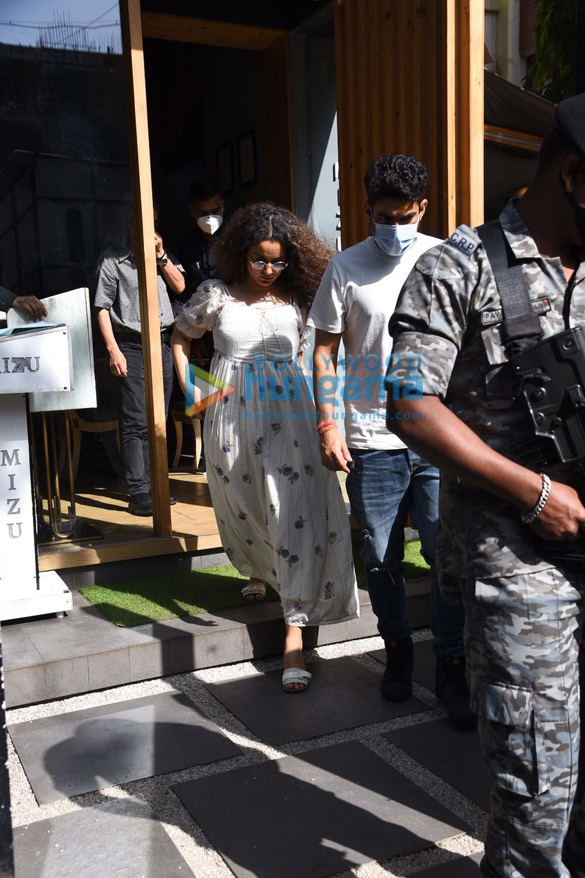 photos kangana ranaut and her brother akshit ranaut snapped at a restaurant in bandra 4