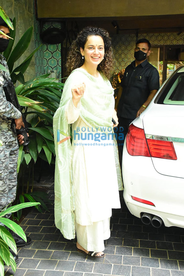 Photos: Kangana Ranaut spotted at Bandra Photos: Kangana Ranaut spotted at Bandra