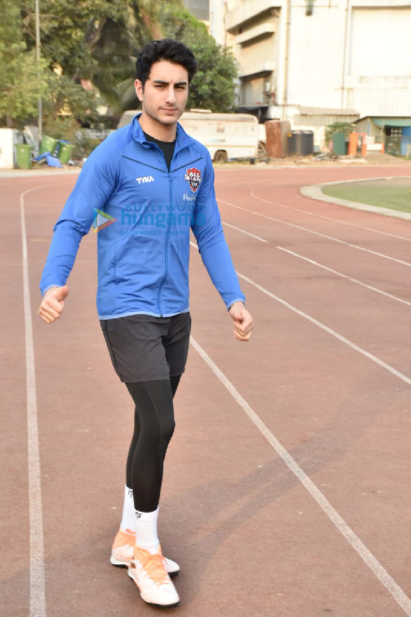 photos kartik aaryan ishaan khatter ibrahim ali khan and others snapped during a football match in bandra 3