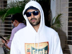 Photos: Kartik Aaryan snapped in a white hoodie in Bandra