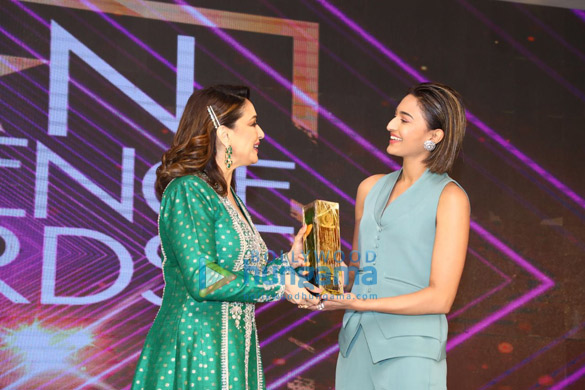 photos madhuri dixit and other celebs grace the asian excellence awards 2022 000 5