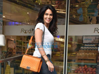 Photos: Mallika Sherawat snapped in a casual avatar at Foodhall