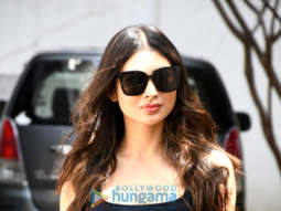 Photos: Mouni Roy spotted in an all-black outfit in Khar