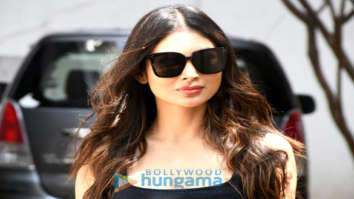 Photos: Mouni Roy spotted in an all-black outfit in Khar